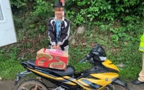 Hai người Lào chạy xe không biển số chở 12.000 viên ma túy vào Việt Nam