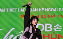 Chủ nhân hit 'Thích em hơi nhiều' khuấy động sân khấu tại Hàn Quốc