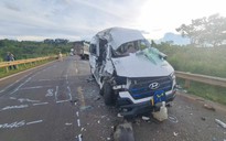 Đắk Lắk: Xe tải va chạm xe khách khiến 1 người tử vong, 12 người nhập viện