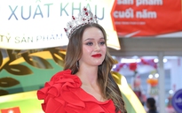 Hoa hậu Ba Lan 2022 xuất hiện ở siêu thị quảng bá mì gói Việt Nam