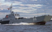 Xem xuồng tự sát Ukraine tấn công tàu đổ bộ Nga ở Crimea
