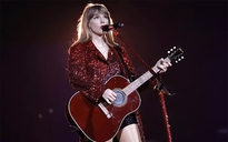 Taylor Swift hoãn buổi diễn do nhiệt độ tăng cao khiến fan qua đời