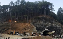 Ấn Độ tính khoan đường hầm thẳng đứng cứu 41 công nhân mắc kẹt