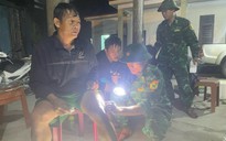 Quảng Bình: Cứu 3 ngư dân bị chìm tàu trong đêm