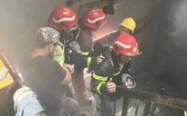 TP.HCM: Cháy nhà trọ 4 tầng, 12 người thoát nạn trong gang tấc