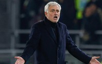 AS Roma thua trận, HLV Mourinho gây sốc cho cầu thủ đồng hương rồi… xin lỗi
