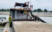 Cục CSGT bắt quả tang tàu hút cát trên sông Hồng, thu hơn 100 m3 cát