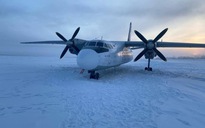 Phi công Nga đáp nhầm máy bay chở khách xuống sông băng
