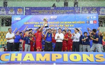 Ngược dòng nghẹt thở để vô địch, đội bóng Thái Lan có hành động tuyệt đẹp