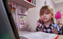 Nhiều trẻ em Ukraine cô độc trước màn hình học trực tuyến, mong trở lại trường học