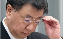 Chánh văn phòng Nội các Nhật nói gì khi bị nghi nhận lại quả 10 triệu yen?