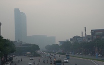 Hà Nội ô nhiễm không khí nặng: Người dân ra đường tưởng ‘đi trong sương mù'