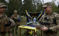 Tư lệnh lục quân Ukraine ra tiền tuyến Bakhmut khích lệ binh sĩ