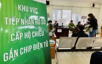 Người dân đổ xô đi đăng ký cấp hộ chiếu gắn chip trong ngày đầu triển khai