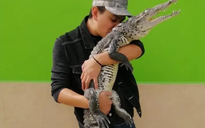 Chàng trai gây xôn xao khi nuôi cá sấu như thú cưng