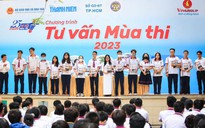 Nhận Cẩm nang tuyển sinh 2023 để thi đạt điểm cao và chọn ngành thông minh