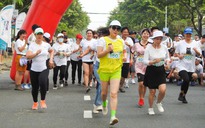 Thầy cô, học sinh và phụ huynh chạy bộ gây quỹ ủng hộ trẻ em bất hạnh