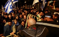 Bộ trưởng Quốc phòng Israel bị cách chức, hàng vạn người xuống đường biểu tình