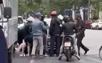 Quảng Ninh: Xác minh vụ cô gái bị đánh hội đồng vì đỗ xe trước cửa tiệm