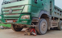 Tai nạn ở Nghệ An: Xe máy va chạm xe tải, 3 mẹ con tử vong