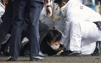 Thủ tướng Nhật được sơ tán sau vụ nổ gần ông tại sự kiện ngoài trời