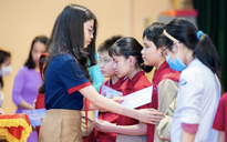 Hai chị em tặng 200 suất học bổng cho học sinh khiếm thị Trường Nguyễn Đình Chiểu