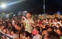 Quảng trường lớn nhất Bình Định đông nghịt người trong ngày đầu nghỉ lễ