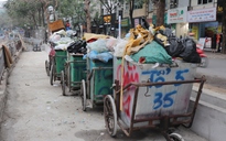 Rác thải đổ bừa bãi bốc mùi hôi thối, gây ô nhiễm tại Hà Nội
