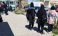 Hàng chục nữ sinh ở Iran lại bị đầu độc