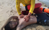 Quảng Bình: Tổ cứu hộ bãi biển Nhật Lệ cứu 4 người tắm biển bị đuối nước
