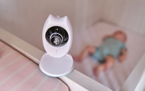 Bà mẹ trẻ sợ hãi khi biết camera trong nhà bị hack