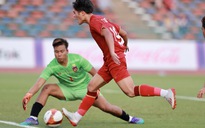 Bước lùi hay khởi đầu mới của bóng đá Việt Nam?
