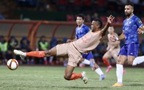 HLV đội Công an Hà Nội phàn nàn: 'Cầu thủ Khánh Hòa nằm sân quá nhiều'