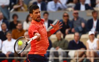 Djokovic tiếp tục gây tranh cãi và nhận cảnh cáo tại Pháp mở rộng 2023