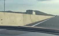 Tạm giữ xe tải chạy ngược chiều trên cao tốc Phan Thiết - Dầu Giây