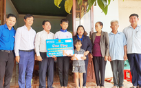 Quỹ từ thiện Kim Oanh phối hợp với Báo Thanh Niên đỡ đầu cho 3 cháu mồ côi cha mẹ do TNGT