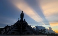 'Mây ngọc' xuất hiện trên đỉnh núi Bà Đen đúng ngày Lễ vía Bà Linh Sơn Thánh Mẫu