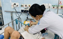 TP.HCM: 1 tuần tiếp nhận hơn 10 trẻ mắc bệnh tay chân miệng nặng