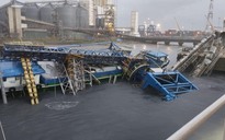 Bà Rịa-Vũng Tàu: Gặp thời tiết xấu, tàu hàng bị nạn làm sập cầu cảng
