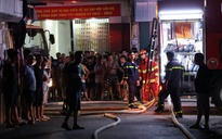 Hà Nội: Xưởng may bốc cháy trong đêm, cảnh sát điều 6 xe chữa cháy dập lửa