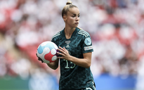Nữ cầu thủ Đức từ bỏ chụp ảnh cho Playboy, không dự World Cup vì chấn thương