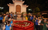 Thắp nến và thả hoa đăng tri ân anh hùng liệt sĩ tại Ngã ba Đồng Lộc