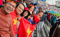 Cổ vũ đội tuyển nữ Việt Nam tại New Zealand: Rưng rưng nghe Quốc ca Việt Nam