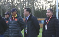 Chủ tịch VFF đến động viên đội tuyển nữ Việt Nam trước trận gặp Bồ Đào Nha