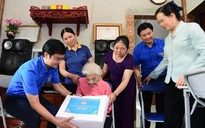 Anh Bùi Quang Huy thăm Mẹ Việt Nam anh hùng 107 tuổi tại Hà Nam