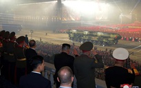 Triều Tiên tổ chức cuộc duyệt binh lớn, phô diễn nhiều vũ khí