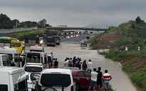 Cao tốc Phan Thiết - Dầu Giây ngập khi mưa lớn: Do thiết kế hay thi công?