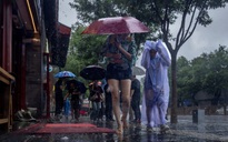 Miền bắc Trung Quốc báo động đỏ mưa bão, hơn 31.000 người sơ tán