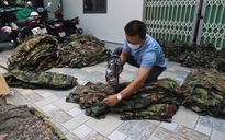 Bảo Lộc: Tiêu hủy hàng trăm áo quần rằn ri không rõ nguồn gốc