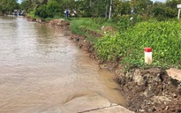 Sạt lở đất ở Cà Mau, giao thông về trung tâm xã bị chia cắt